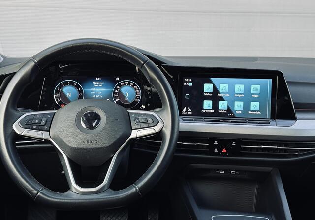 Volkswagen GOLF 1.5 TSI Highline Pano/Navi/AppleCarPlay