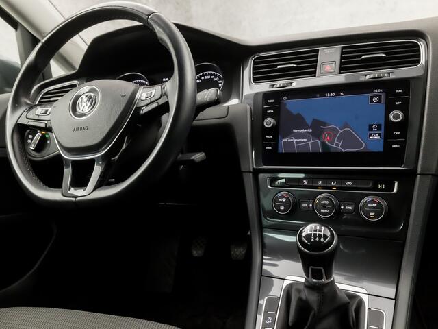 Volkswagen GOLF Variant 1.0 TSI Sportline (APPLE CARPLAY, GROOT NAVI, CLIMATE, ADAPTIVE CRUISE, SPORTSTOELEN, GETINT GLAS, LM VELGEN, PARKEERSENSOREN, TREKHAAK, NIEUWE APK, NIEUWSTAAT)