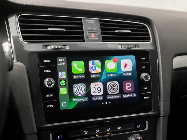 Volkswagen GOLF Variant 1.0 TSI Sportline (APPLE CARPLAY, GROOT NAVI, CLIMATE, ADAPTIVE CRUISE, SPORTSTOELEN, GETINT GLAS, LM VELGEN, PARKEERSENSOREN, TREKHAAK, NIEUWE APK, NIEUWSTAAT)
