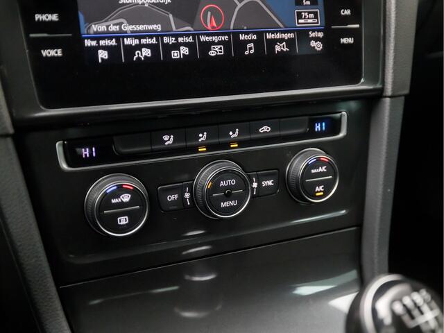 Volkswagen GOLF Variant 1.0 TSI Sportline (APPLE CARPLAY, GROOT NAVI, CLIMATE, ADAPTIVE CRUISE, SPORTSTOELEN, GETINT GLAS, LM VELGEN, PARKEERSENSOREN, TREKHAAK, NIEUWE APK, NIEUWSTAAT)