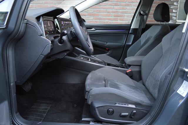 Volkswagen GOLF 1.5 eTSI Style DSG Led Navi Virtual Memory Camera CarPlay Afn.trekh Pdc