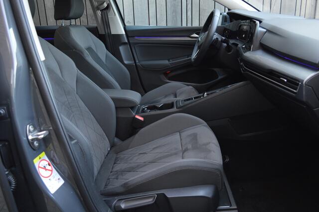 Volkswagen GOLF 1.5 eTSI Style DSG Led Navi Virtual Memory Camera CarPlay Afn.trekh Pdc