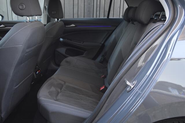 Volkswagen GOLF 1.5 eTSI Style DSG Led Navi Virtual Memory Camera CarPlay Afn.trekh Pdc