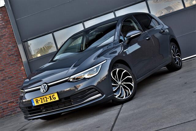 Volkswagen GOLF 1.5 eTSI Style ACC - IQ Light - sfeerverlichting - Keyless - Trekhaak