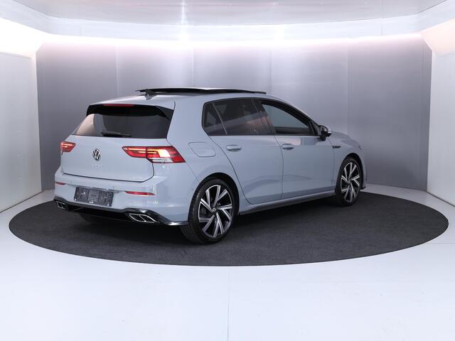 Volkswagen GOLF 1.5 eTSI R-Line 150 pk Automaat (DSG) | Navigatie | Panoramadak | Parkeersensoren (Park assist) | Achteruitrijcamera | Head-up display | Stoelverwarming |