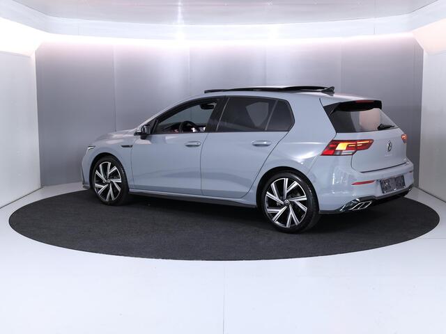 Volkswagen GOLF 1.5 eTSI R-Line 150 pk Automaat (DSG) | Navigatie | Panoramadak | Parkeersensoren (Park assist) | Achteruitrijcamera | Head-up display | Stoelverwarming |