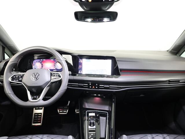 Volkswagen GOLF 1.5 eTSI R-Line 150 pk Automaat (DSG) | Navigatie | Panoramadak | Parkeersensoren (Park assist) | Achteruitrijcamera | Head-up display | Stoelverwarming |