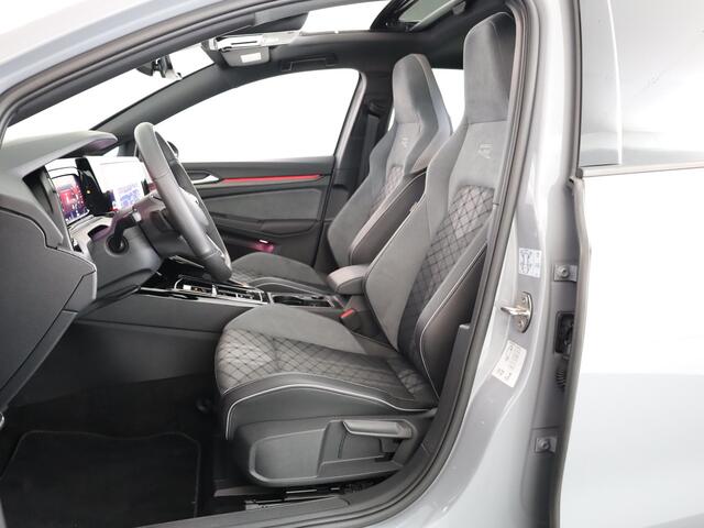 Volkswagen GOLF 1.5 eTSI R-Line 150 pk Automaat (DSG) | Navigatie | Panoramadak | Parkeersensoren (Park assist) | Achteruitrijcamera | Head-up display | Stoelverwarming |