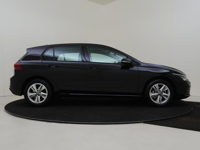 Volkswagen GOLF 1.5 TSI Life | Trekhaak | CarPlay | Virtual cockpit | Adaptieve cruise control | Sfeerverlichting | Parkeersensoren |