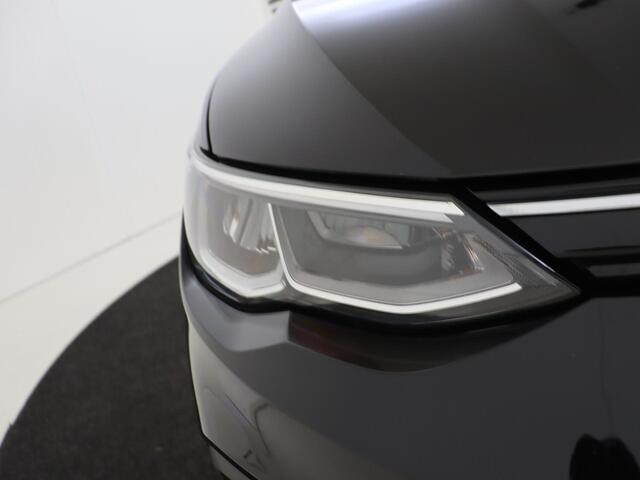 Volkswagen GOLF 1.5 TSI Life | Trekhaak | CarPlay | Virtual cockpit | Adaptieve cruise control | Sfeerverlichting | Parkeersensoren |