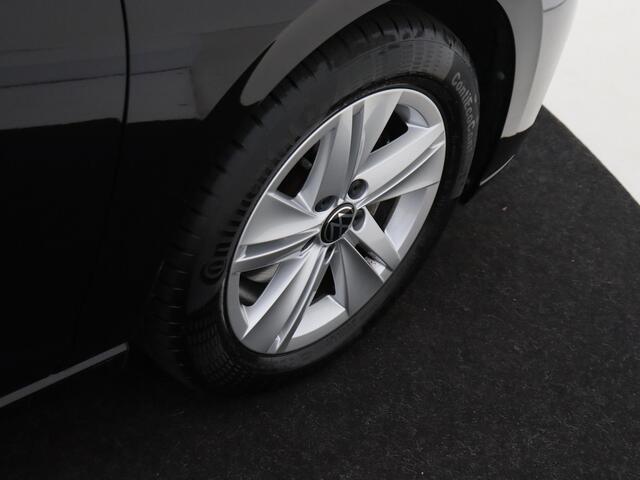 Volkswagen GOLF 1.5 TSI Life | Trekhaak | CarPlay | Virtual cockpit | Adaptieve cruise control | Sfeerverlichting | Parkeersensoren |