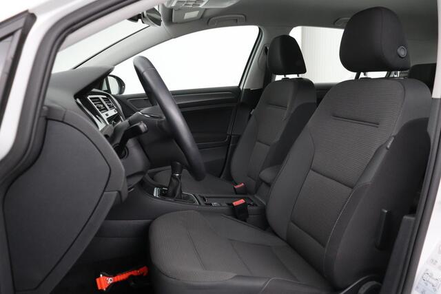 Volkswagen GOLF 1.5 TSI Comfortline | 28.600km NAP | Stoelverwarming | Full LED | Navigatie | Adaptive cruise | PDC | Climate control