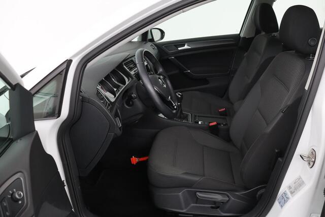 Volkswagen GOLF 1.5 TSI Comfortline | 28.600km NAP | Stoelverwarming | Full LED | Navigatie | Adaptive cruise | PDC | Climate control