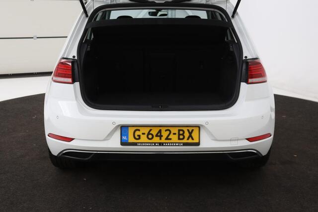Volkswagen GOLF 1.5 TSI Comfortline | 28.600km NAP | Stoelverwarming | Full LED | Navigatie | Adaptive cruise | PDC | Climate control