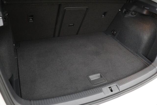Volkswagen GOLF 1.5 TSI Comfortline | 28.600km NAP | Stoelverwarming | Full LED | Navigatie | Adaptive cruise | PDC | Climate control