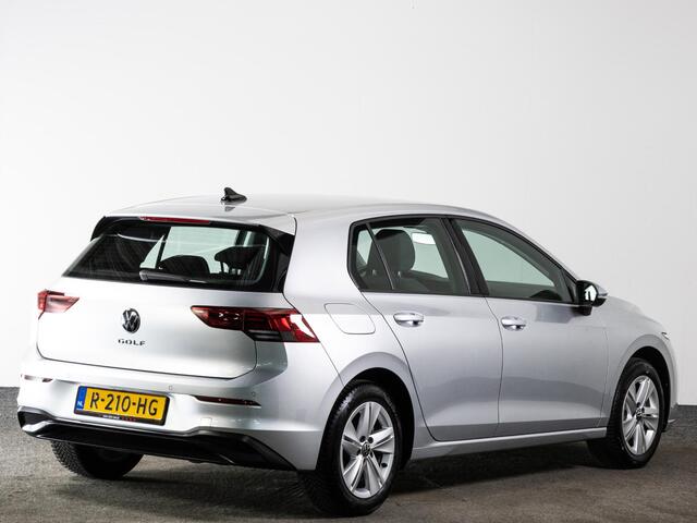 Volkswagen GOLF 1.0 TSI 110 PK Life Business | LED | Navigatie | Adaptieve Cruise Control | Travel Assist | Stoel & Stuurwiel verwarming |