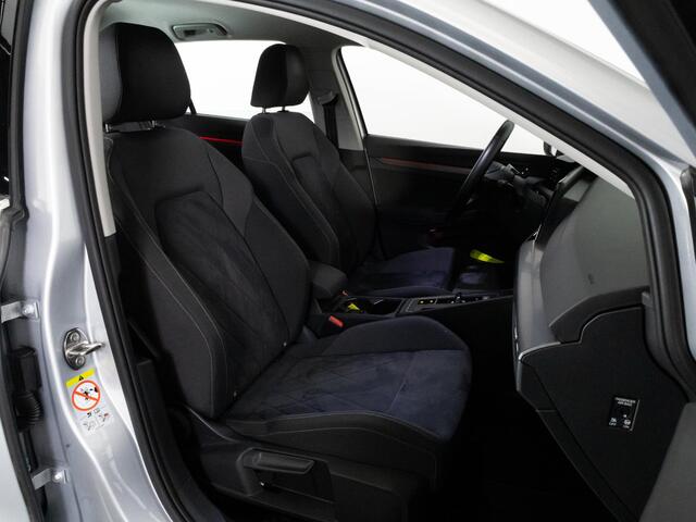 Volkswagen GOLF Style 1.4 eHybrid 204 PK | LED IQ | Trekhaak | Travel Assist | Navigatie |
