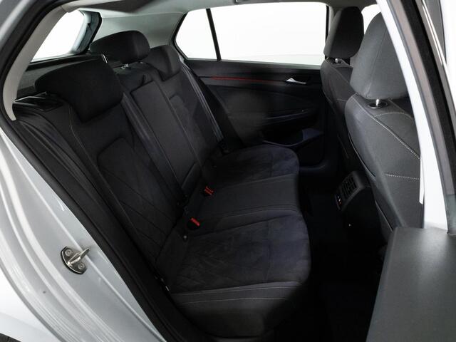 Volkswagen GOLF Style 1.4 eHybrid 204 PK | LED IQ | Trekhaak | Travel Assist | Navigatie |