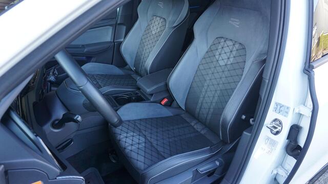 Volkswagen GOLF 1.5 TSI 131pk 3x R-Line 5Drs Virtual Cockpit Stuur/Stoelverwarming Afn.Trekhaak Drive-Select *1e Eigenaar* NL auto!
