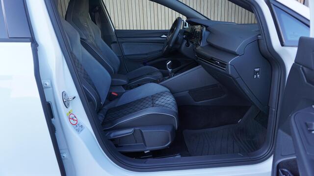 Volkswagen GOLF 1.5 TSI 131pk 3x R-Line 5Drs Virtual Cockpit Stuur/Stoelverwarming Afn.Trekhaak Drive-Select *1e Eigenaar* NL auto!