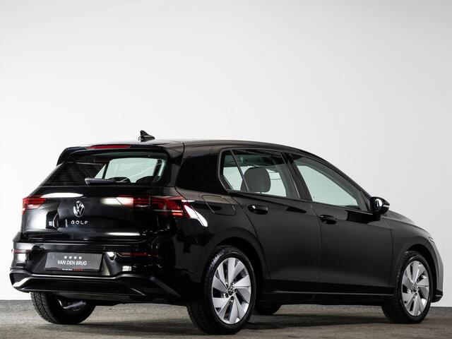 Volkswagen GOLF 1.5 TSI 115 PK Life Business | LED | Navigatie | Trekhaak | Stoel & Stuurwiel Verwarming |