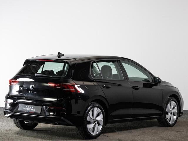 Volkswagen GOLF 1.5 TSI 115 PK Life Business | LED | Navigatie | Trekhaak | Stoel & Stuurwiel Verwarming |