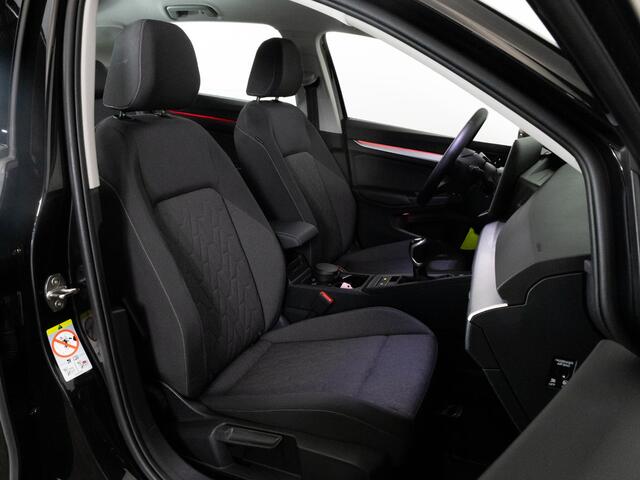 Volkswagen GOLF 1.5 TSI 115 PK Life Business | LED | Navigatie | Trekhaak | Stoel & Stuurwiel Verwarming |