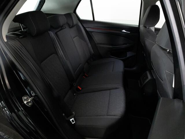 Volkswagen GOLF 1.5 TSI 115 PK Life Business | LED | Navigatie | Trekhaak | Stoel & Stuurwiel Verwarming |