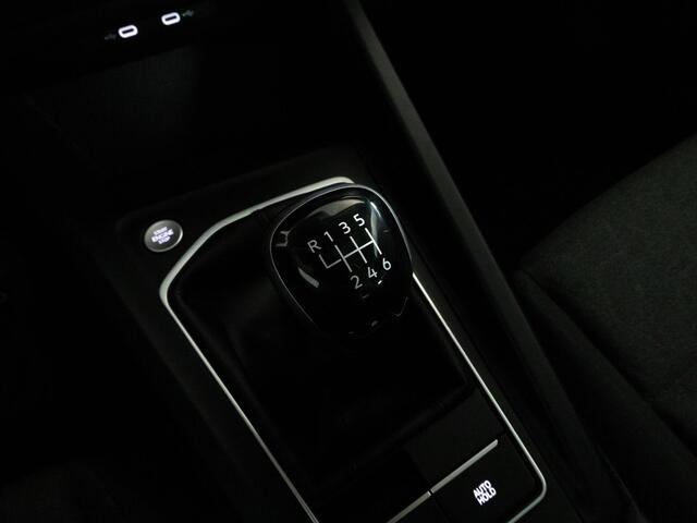 Volkswagen GOLF 1.5 TSI 115 PK Life Business | LED | Navigatie | Trekhaak | Stoel & Stuurwiel Verwarming |