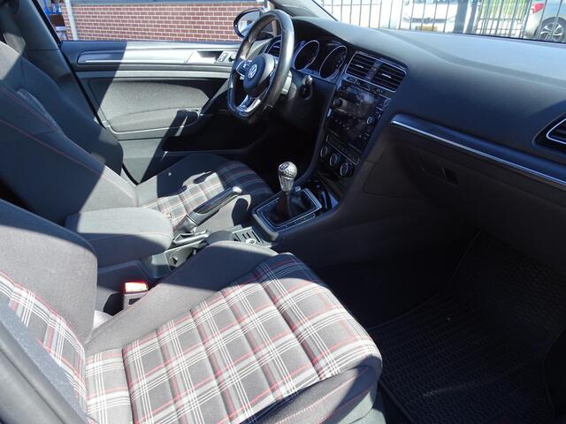 Volkswagen GOLF 2.0 TSI GTI 6-Bak, Panoramadak, Navigatie, Multimedia, Dode hoek detectie, Sport Interieur, Airco/ECC, CruseControl, Lm-velgen