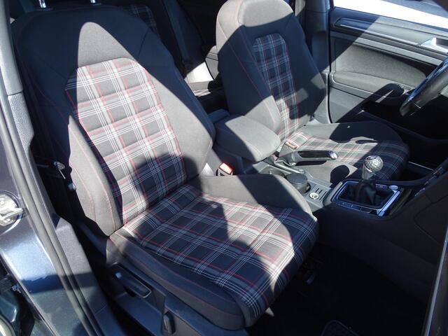 Volkswagen GOLF 2.0 TSI GTI 6-Bak, Panoramadak, Navigatie, Multimedia, Dode hoek detectie, Sport Interieur, Airco/ECC, CruseControl, Lm-velgen