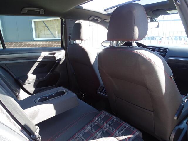 Volkswagen GOLF 2.0 TSI GTI 6-Bak, Panoramadak, Navigatie, Multimedia, Dode hoek detectie, Sport Interieur, Airco/ECC, CruseControl, Lm-velgen