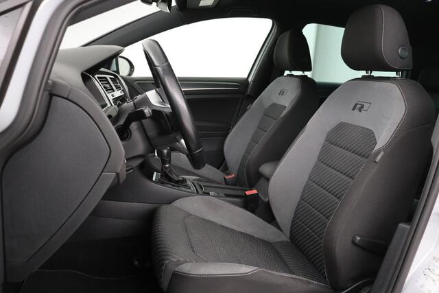 Volkswagen GOLF 1.5 TSI R Line | Full LED | Camera | Carplay | Adaptive cruise | Active Info Display | Navigatie | PDC | Sportstoelen
