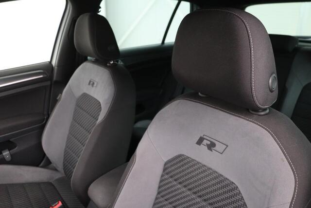 Volkswagen GOLF 1.5 TSI R Line | Full LED | Camera | Carplay | Adaptive cruise | Active Info Display | Navigatie | PDC | Sportstoelen