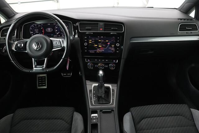 Volkswagen GOLF 1.5 TSI R Line | Full LED | Camera | Carplay | Adaptive cruise | Active Info Display | Navigatie | PDC | Sportstoelen