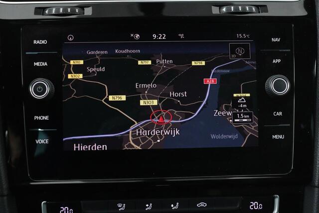 Volkswagen GOLF 1.5 TSI R Line | Full LED | Camera | Carplay | Adaptive cruise | Active Info Display | Navigatie | PDC | Sportstoelen
