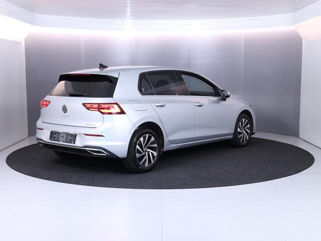Volkswagen GOLF 1.4 eHybrid Style 204 pk Automaat (DSG) | Navigatie | Parkeersensoren (Park assist) | Achteruitrijcamera | Adaptieve cruise control | Autom. airco |