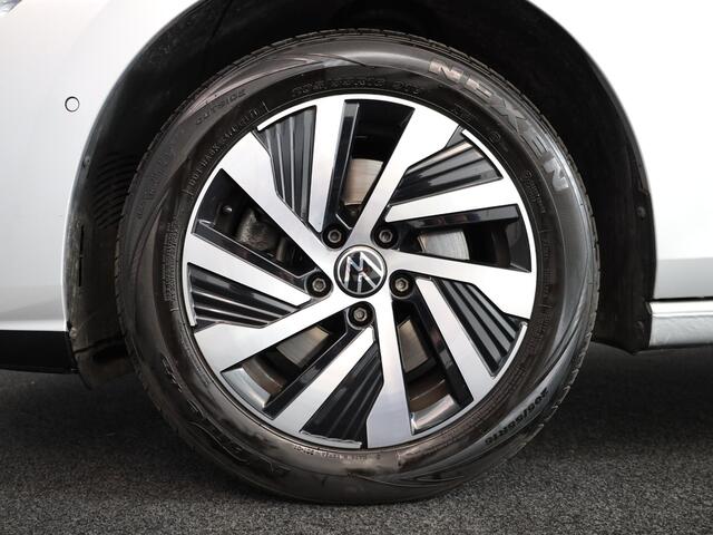 Volkswagen GOLF 1.4 eHybrid Style 204 pk Automaat (DSG) | Navigatie | Parkeersensoren (Park assist) | Achteruitrijcamera | Adaptieve cruise control | Autom. airco |