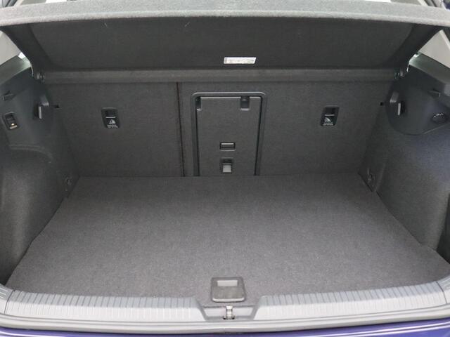 Volkswagen GOLF 1.4 eHybrid Style 204PK DSG Adaptieve Cruise Controle, Lane Assist, Keyless, Achteruitrijcamera, Stoel-stuurverwarming, Memorystoel, Trekhaak, 18" LM Velgen