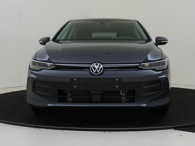 Volkswagen GOLF 1.5 eHybrid 204 6DSG eHybrid Life Edition | 'App-Connect' draadloze smartphone integratie | Achterbank in ongelijke delen neerklapbaar incl. middenarmsteun en doorlaadmogelijkheid | Achteruitrijcamera (Rear View)