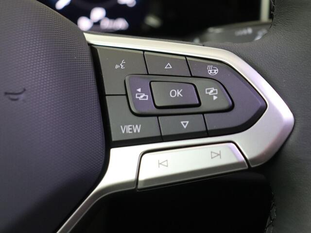 Volkswagen GOLF 1.5 eHybrid 204 6DSG eHybrid Life Edition | 'App-Connect' draadloze smartphone integratie | Achterbank in ongelijke delen neerklapbaar incl. middenarmsteun en doorlaadmogelijkheid | Achteruitrijcamera (Rear View)