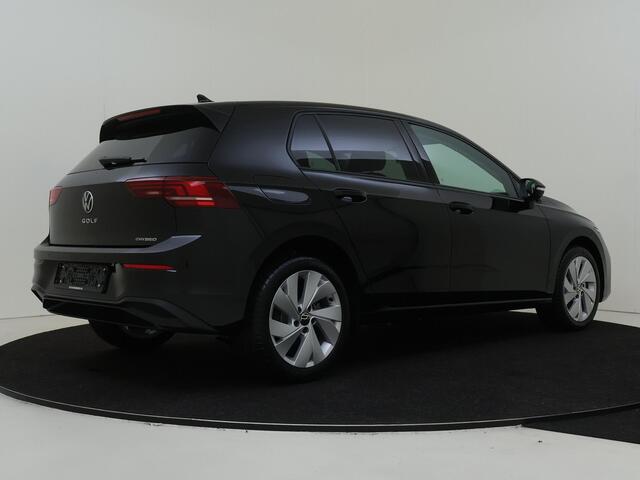 Volkswagen GOLF 1.5 eHybrid 204 6DSG eHybrid Life Edition | 'App-Connect' draadloze smartphone integratie | Achterbank in ongelijke delen neerklapbaar incl. middenarmsteun en doorlaadmogelijkheid | Achteruitrijcamera (Rear View)