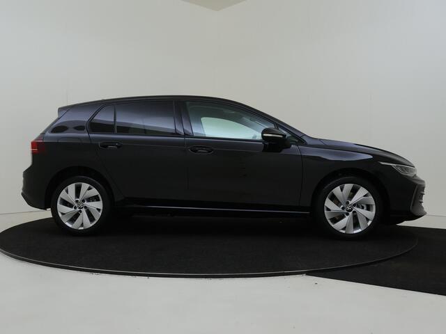Volkswagen GOLF 1.5 eHybrid 204 6DSG eHybrid Life Edition | 'App-Connect' draadloze smartphone integratie | Achterbank in ongelijke delen neerklapbaar incl. middenarmsteun en doorlaadmogelijkheid | Achteruitrijcamera (Rear View)
