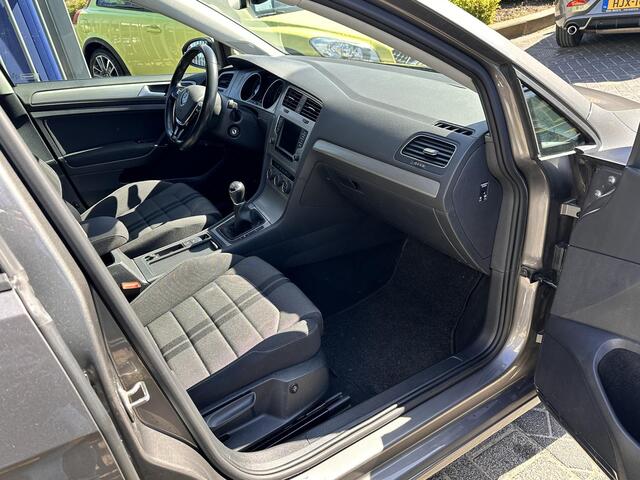 Volkswagen GOLF Variant 1.0 TSI Connected Series NAVI/PDC/18INCH/CARPLAY/1EIGENAAR