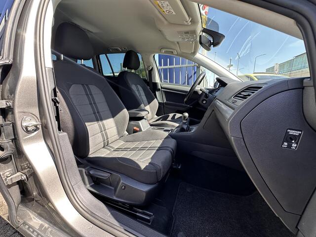 Volkswagen GOLF Variant 1.0 TSI Connected Series NAVI/PDC/18INCH/CARPLAY/1EIGENAAR