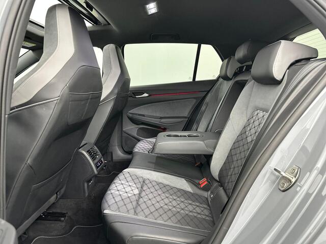 Volkswagen GOLF 1.5 eTSI R-Line Pano ACC Lane Sfeer