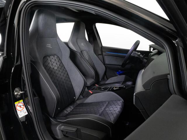Volkswagen GOLF R-Line 1.5 eTSI 130 PK | Led Matrix IQ | Panoramadak | Achteruitrijcamera | Travel Assist |