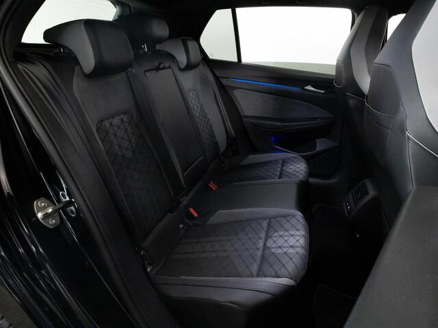 Volkswagen GOLF R-Line 1.5 eTSI 130 PK | Led Matrix IQ | Panoramadak | Achteruitrijcamera | Travel Assist |