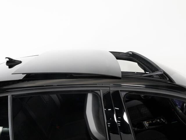 Volkswagen GOLF R-Line 1.5 eTSI 130 PK | Led Matrix IQ | Panoramadak | Achteruitrijcamera | Travel Assist |