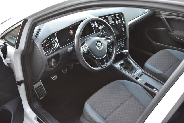 Volkswagen GOLF 1.6 TDI Highline IQ DRIVE PANO
